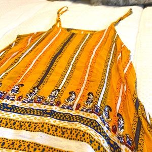 🌼Yellow flowy tank top🌼